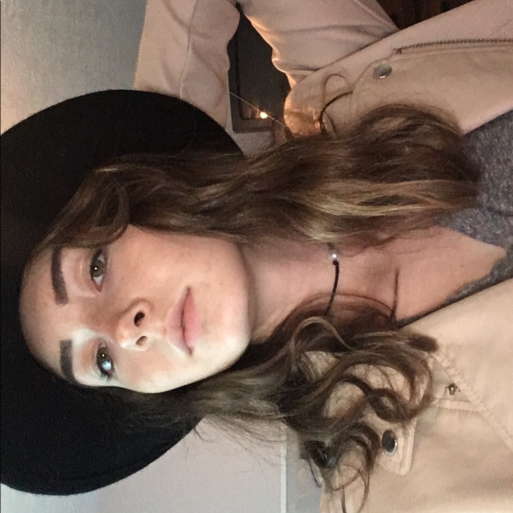 Meet your Posher, Ashley
